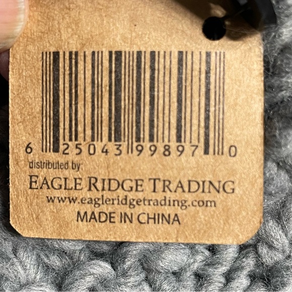 Knit Canadiana Scarf 🇨🇦 - Picture 5 of 5